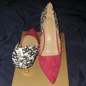 Pink monogram pump